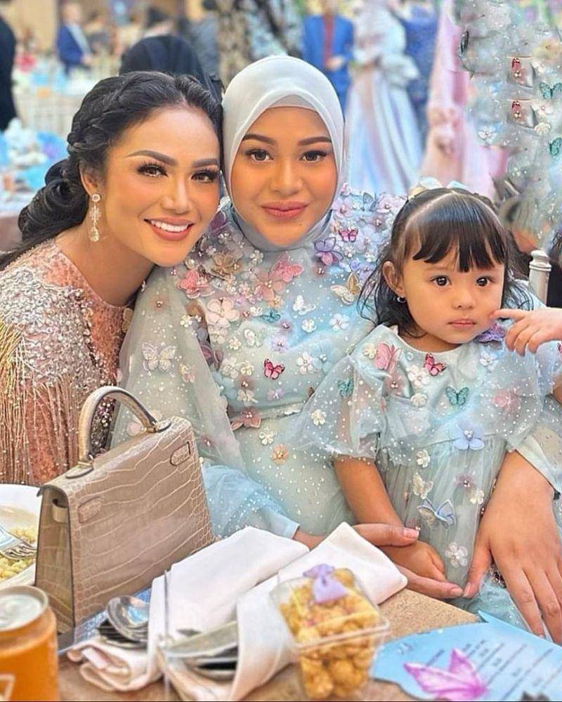 Instagram.com/@aurelie.hermansyah